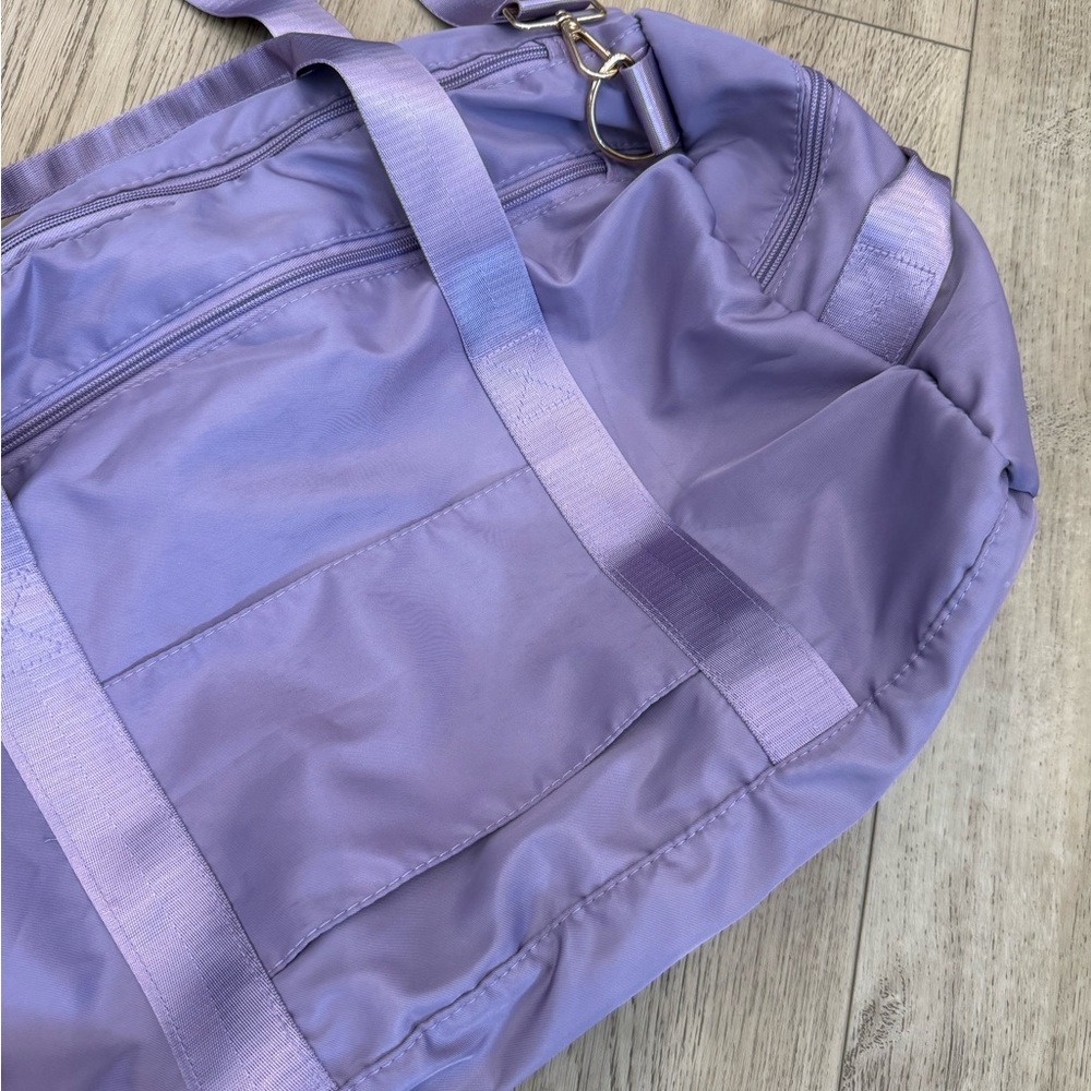 Lavender Duffle Bag With Multiple Compartments 22… - image 2